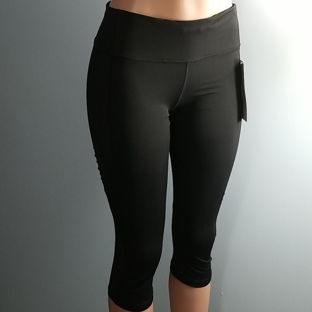 LULULEMON  BLACK CROPP PANTS 🖤🍋